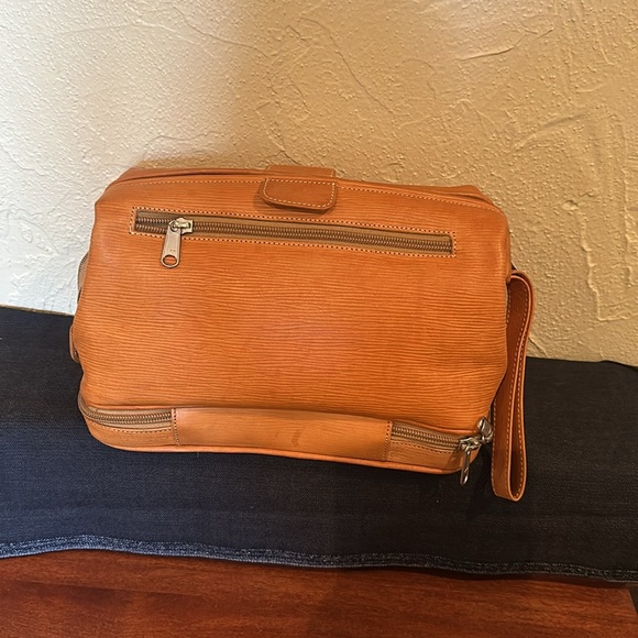 Argentinian Casa Lopez heavy leather vanity case - Picture 3 of 15